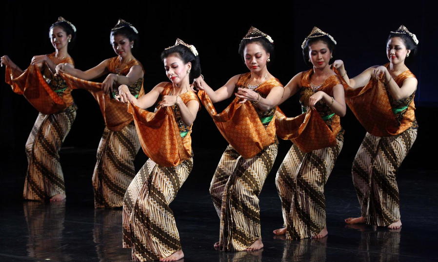 Filosofi Tari Kumbang dengan Busana dan Aksesoris