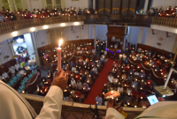 Makna Tradisi Menyalakan Lilin Saat Ibadah Natal