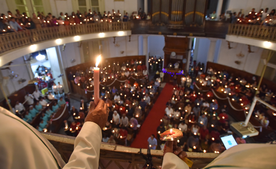 Makna Tradisi Menyalakan Lilin Saat Ibadah Natal