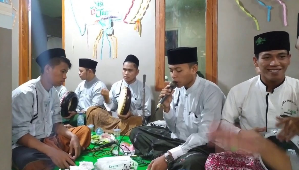 Lirik Syiir Sholawat Anal Faqiiru Ilaika Ya Robb