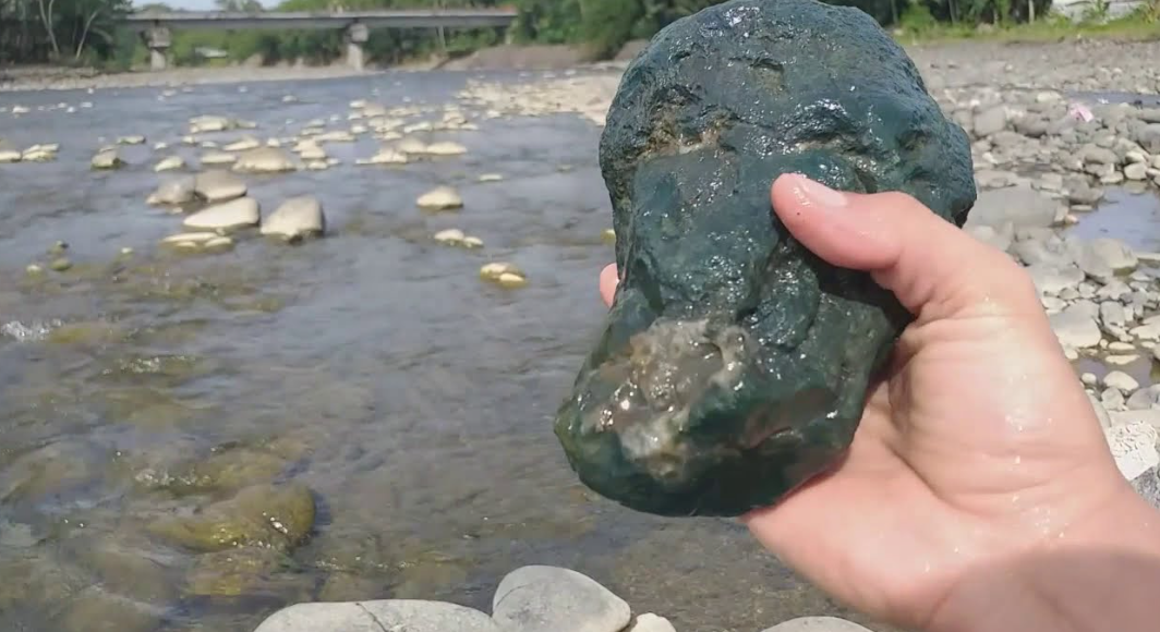 Tips Berburu Batu Akik di Sungai