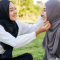 Siapa Saja Mahram yang Wanita Boleh Terbuka di Depannya dalam Islam?
