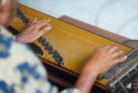 Cara Memainkan Alat Musik Kecapi